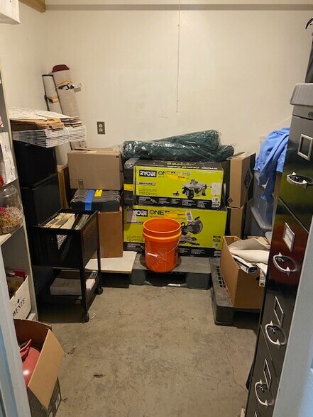 More Photos Of 2013 E Prairie Cir, Olathe Warehouse For Sale