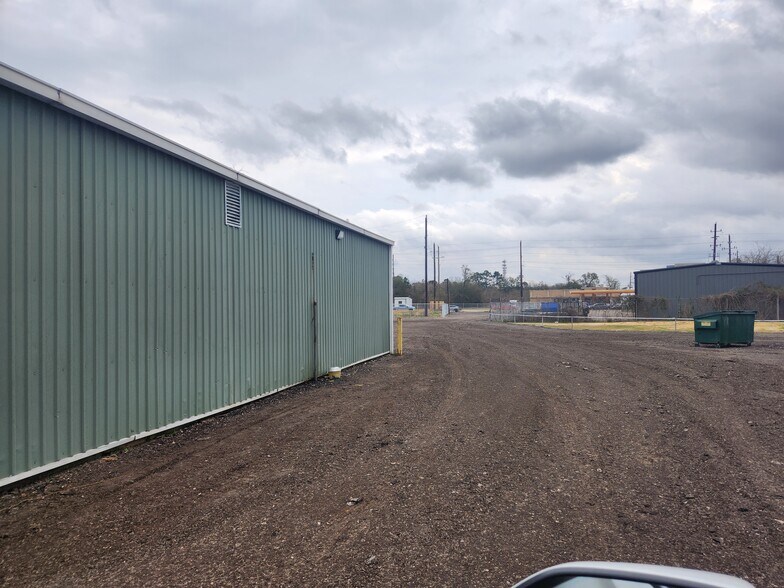 More Photos Of 295 Riley Fuzzel rd, Spring Warehouse For Lease