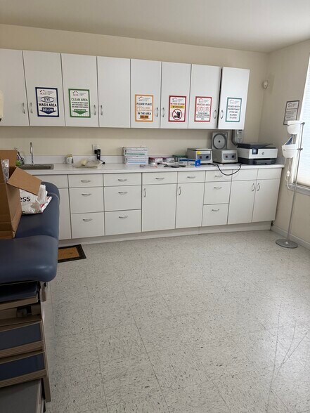 More Photos Of 709 Newark Ave, Jersey City Storefront Retail Residential For Lease