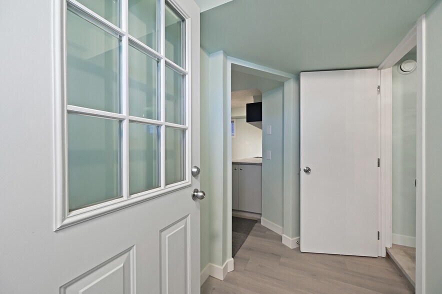More Photos Of 132 17 Avenue NW, Calgary Office For Sale