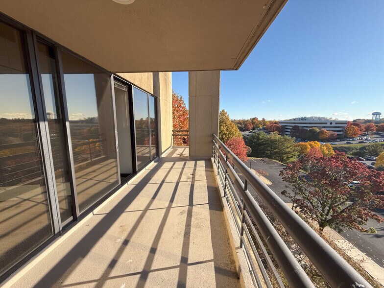 More Photos Of 730 Holiday Dr, Pittsburgh Office For Lease