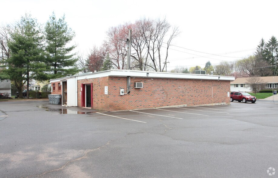 More Photos Of 96 Alden Ave, Enfield Freestanding For Lease