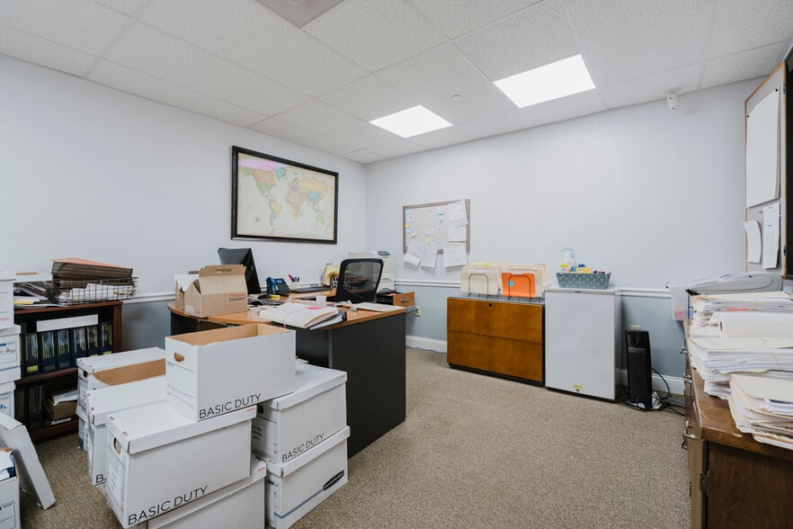 More Photos Of 11 Front St, Weymouth Office For Lease