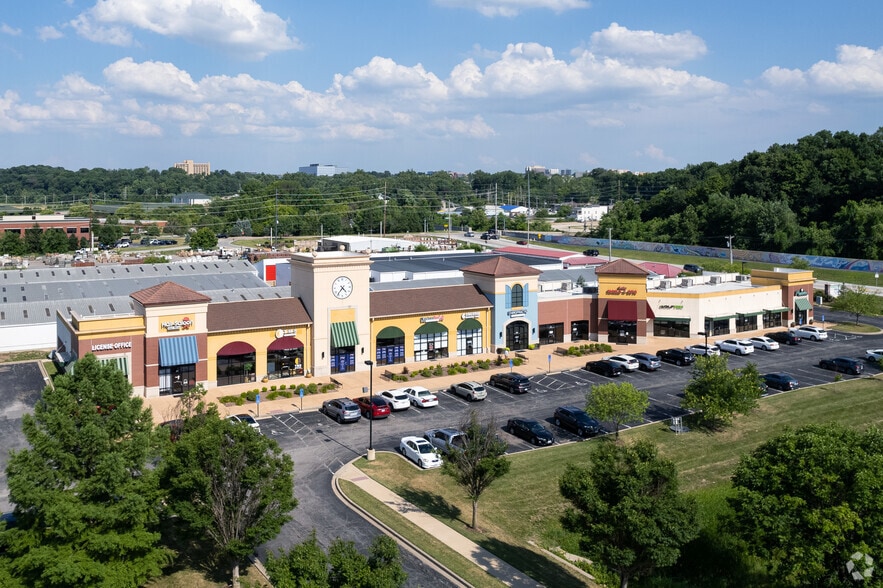 More Photos Of 100-164 Chesterfield Commons East Rd, Chesterfield Unknown For Lease