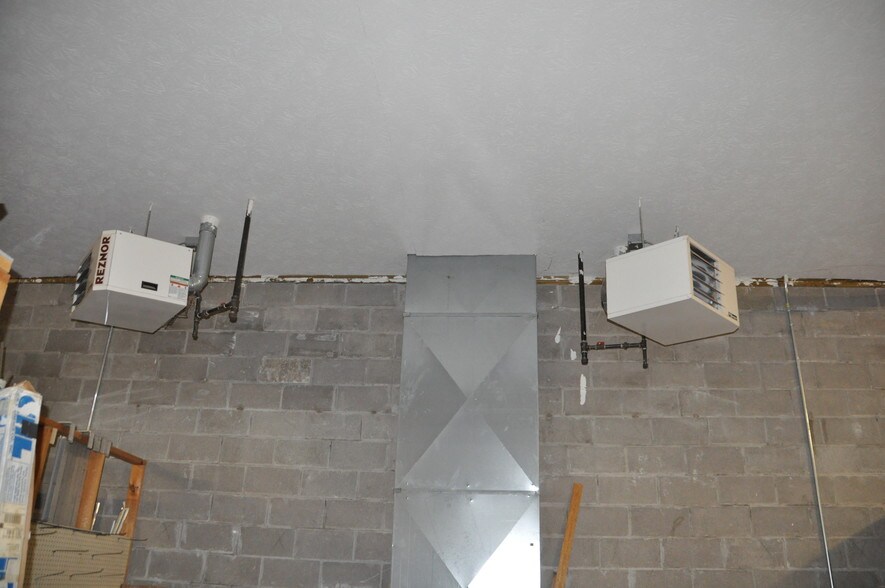 More Photos Of 869 W 2nd St, Xenia Showroom For Lease