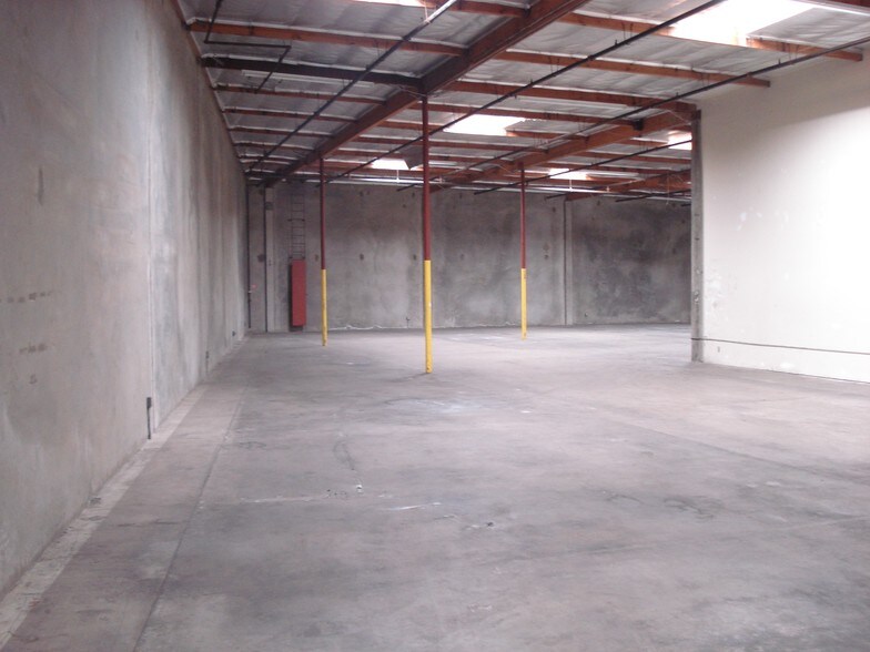 More Photos Of 1611-1635 W San Bernardino Rd, Covina Warehouse For Lease