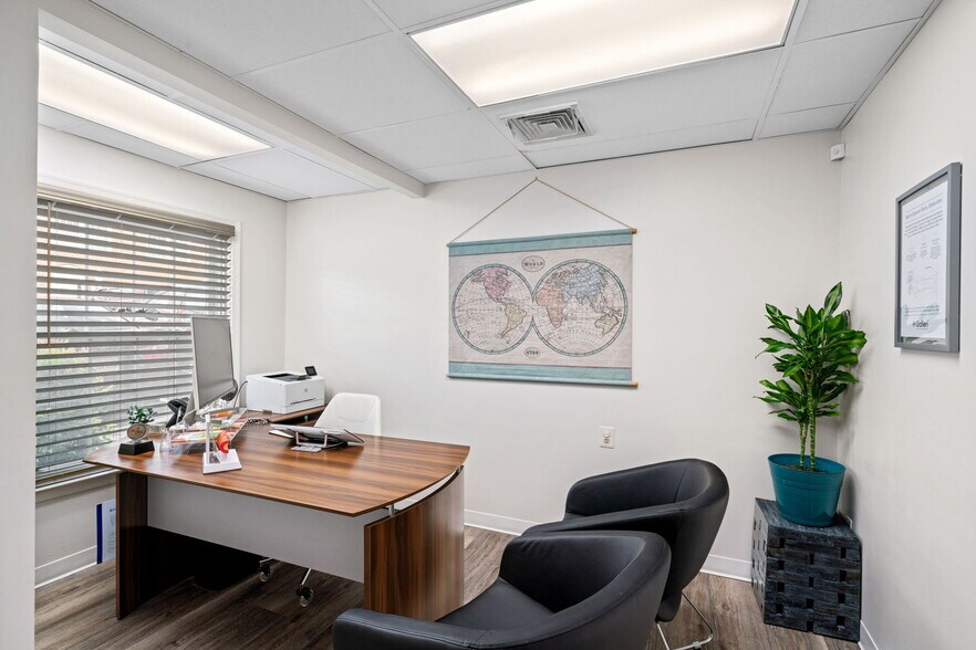 More Photos Of 9668-9683 Main St, Fairfax Medical For Lease