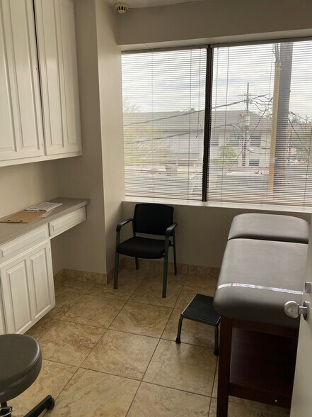 More Photos Of 3525 Prytania St, New Orleans Office For Sale