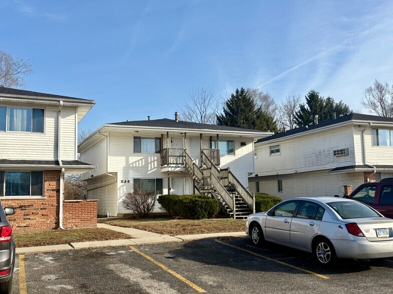 More Photos Of 210 Tedmark Ct, Kankakee Apartments For Sale