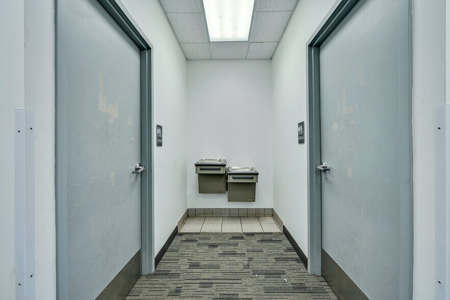 More Photos Of 451 W Louis Henna Blvd, Austin Freestanding For Lease