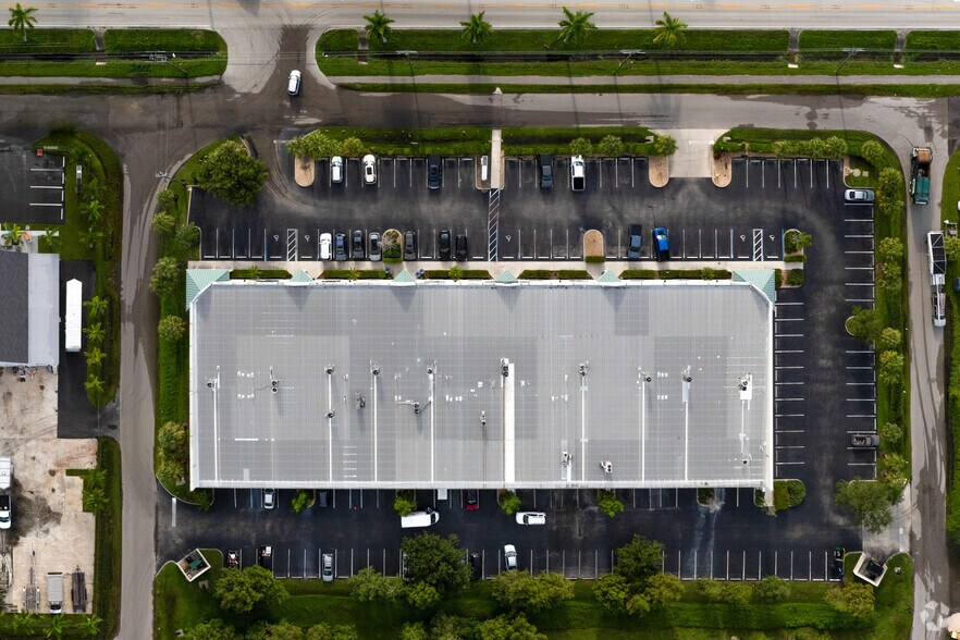 More Photos Of 16120 San Carlos Blvd, Fort Myers Storefront For Lease