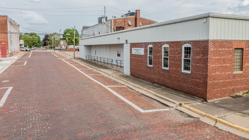 More Photos Of 825 N Pleasant St, Princeton Flex For Sale