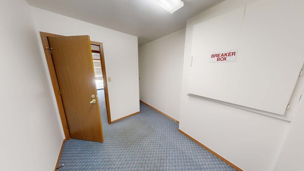 More Photos Of 1008 S Clayton St, Springdale Warehouse For Lease