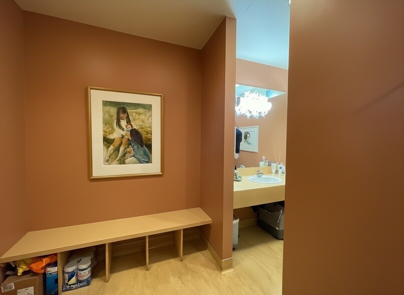 More Photos Of 520 Cherokee St, Denver Freestanding For Lease
