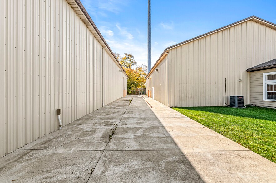 More Photos Of 2601 E 56th St, Indianapolis Research And Development For Sale