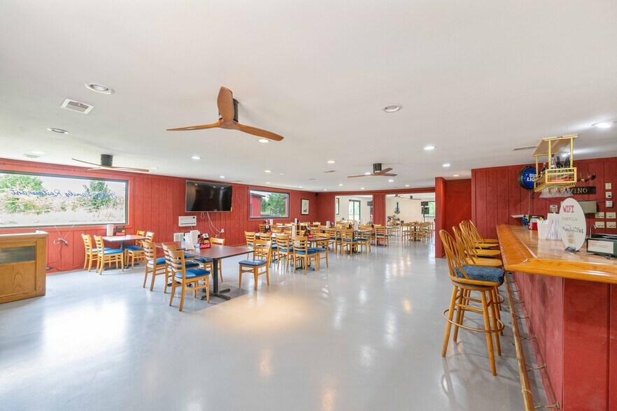 More Photos Of 7386 Mt Carmel Rd, Decaturville Convenience Store For Sale