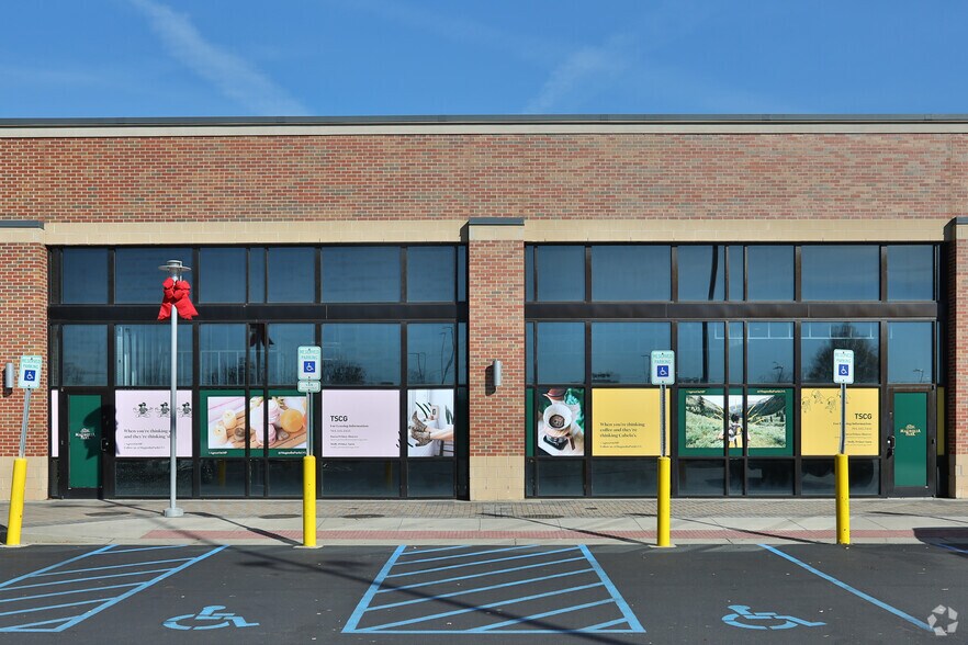 More Photos Of 1025 Woodruff Rd, Greenville Unknown For Lease