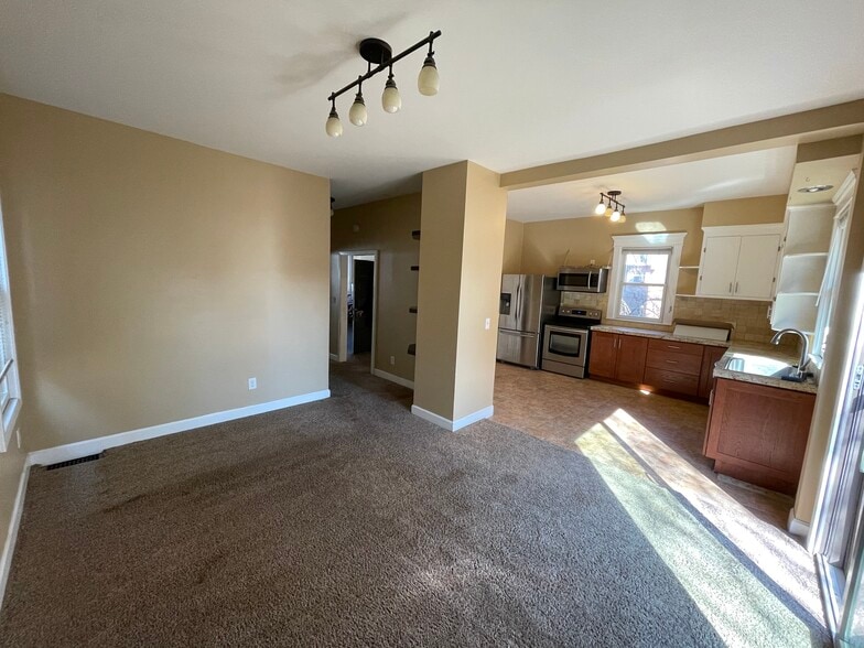 More Photos Of 716-718 NW 21st Ave, Portland Storefront For Sale