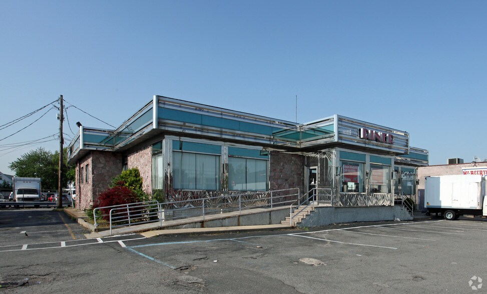 More Photos Of 4011 Hempstead Tpke, Bethpage Restaurant For Sale