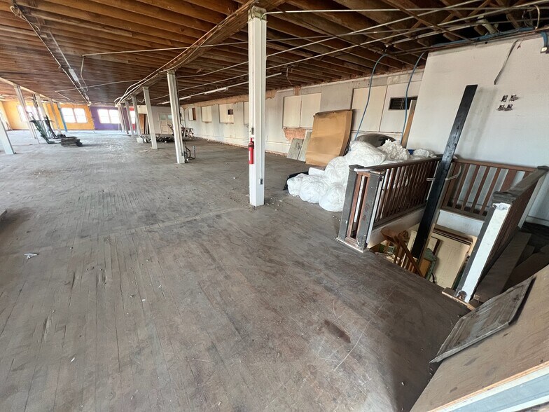 More Photos Of 1305 S 1st St, Abilene General Retail For Sale