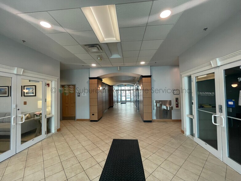 More Photos Of 3540 Seven Bridges Dr, Woodridge Medical For Lease