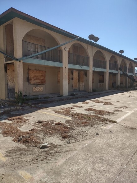 More Photos Of 1216 Interstate Highway 30, Greenville Hotel For Sale