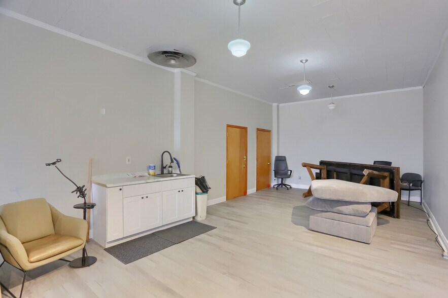 More Photos Of 125 E North St, New Castle Loft Creative Space For Lease