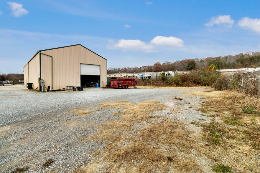 More Photos Of 372 Jones St, Decatur Industrial For Lease
