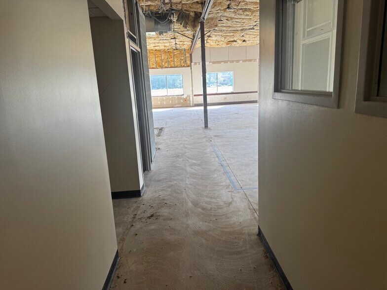 More Photos Of 230 N Equity Dr, Smithfield Medical For Sale