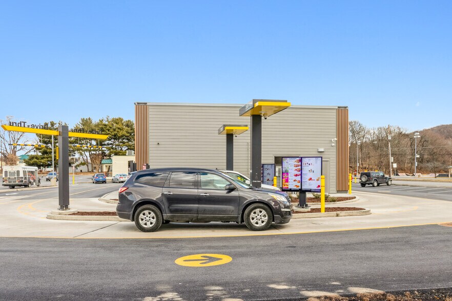 More Photos Of 1183 N 4th St, Sunbury General Retail For Sale