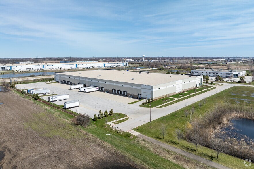 More Photos Of 1998 Melissa Ln, Aurora Distribution For Lease