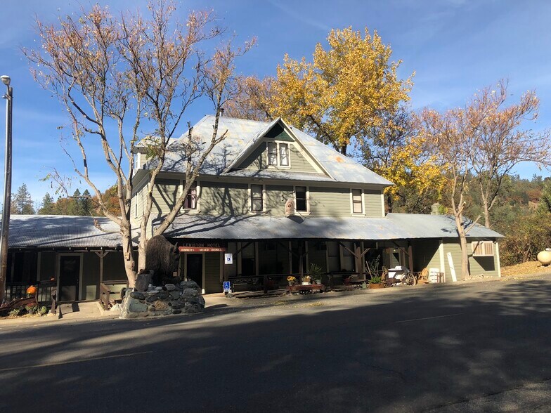 Primary Photo Of 125 Deadwood Rd, Lewiston Restaurant For Sale