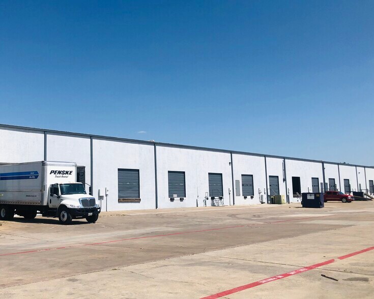 More Photos Of 808 S Blue Mound Rd, Fort Worth Unknown For Lease