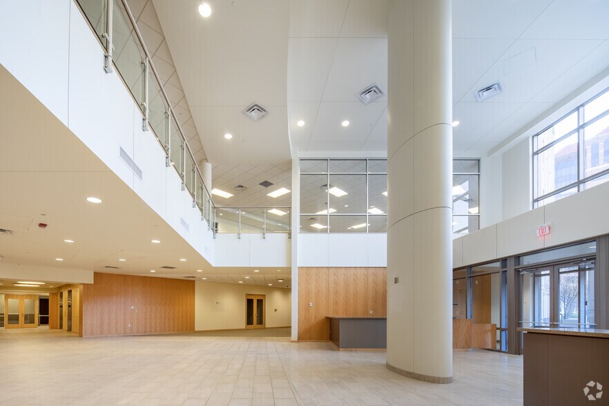 More Photos Of 640 Eden Park Dr, Cincinnati Medical For Lease