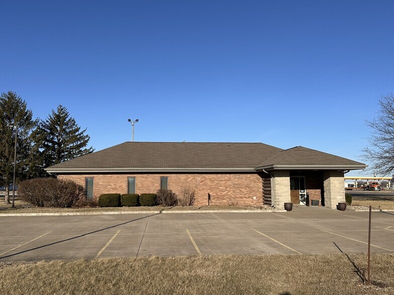 More Photos Of 220 SW 5th St, Woodhull Medical For Sale