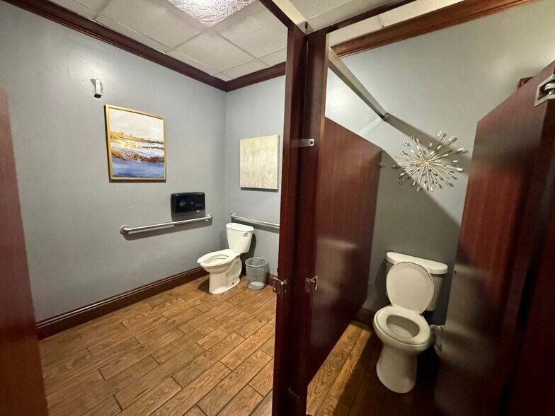 More Photos Of 2000 Harrison St, Hollywood Unknown For Lease