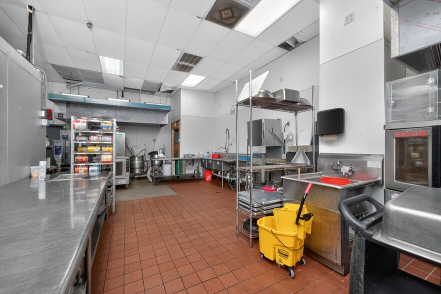 More Photos Of 23064 Harbor View Rd, Port Charlotte Warehouse For Sale