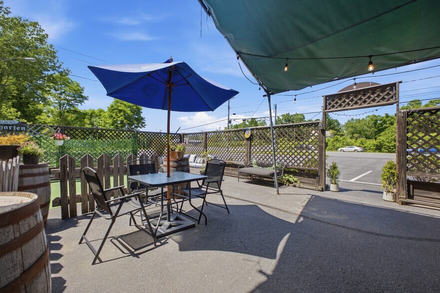 More Photos Of 352 Quaker Rd, Queensbury Restaurant For Sale