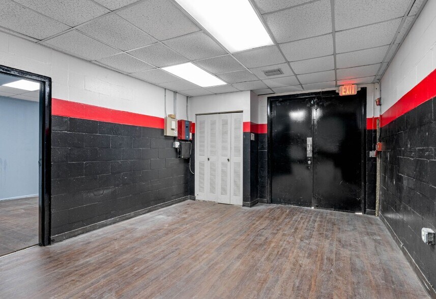 More Photos Of 6235 118th Ave N, Largo Unknown For Lease