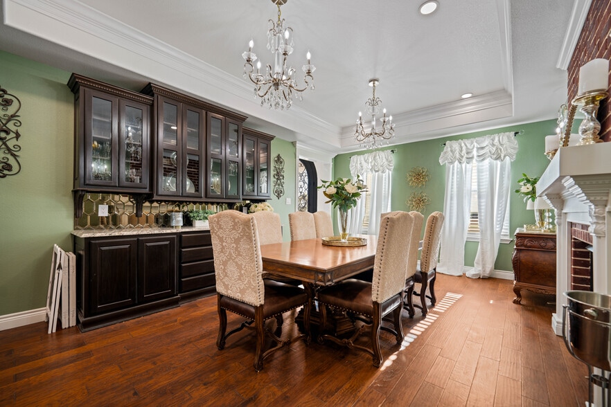 More Photos Of 741 County Road 159, Kenedy Flex For Sale