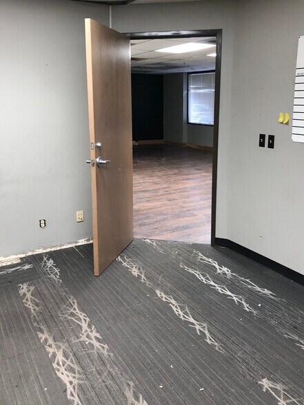 More Photos Of 302-376 NE 219th Ave, Gresham Light Manufacturing For Lease