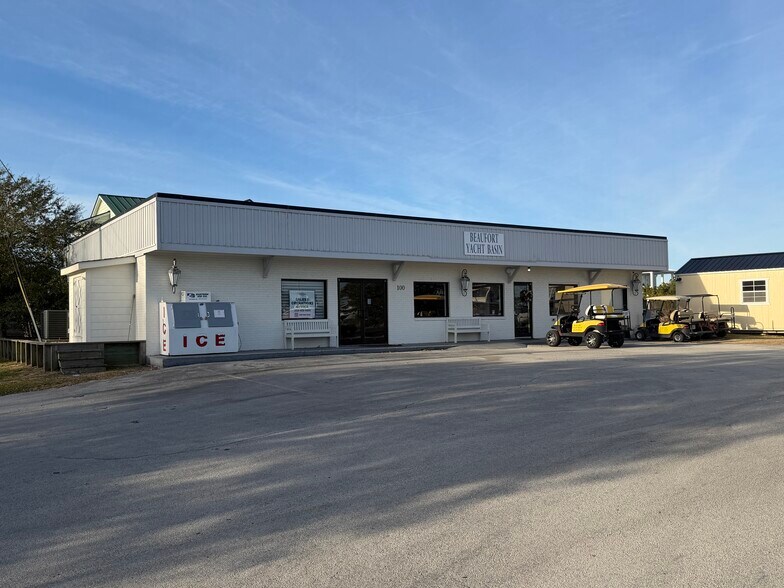 Primary Photo Of 100 Cedar St, Beaufort Freestanding For Sale