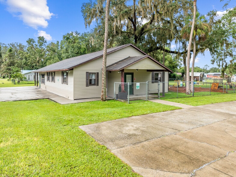 More Photos Of 102 S Highland St, Bushnell Daycare Center For Sale
