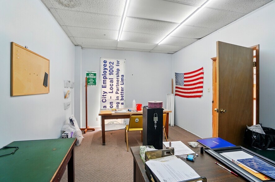 More Photos Of 1007 N Center St, Lima Light Distribution For Sale