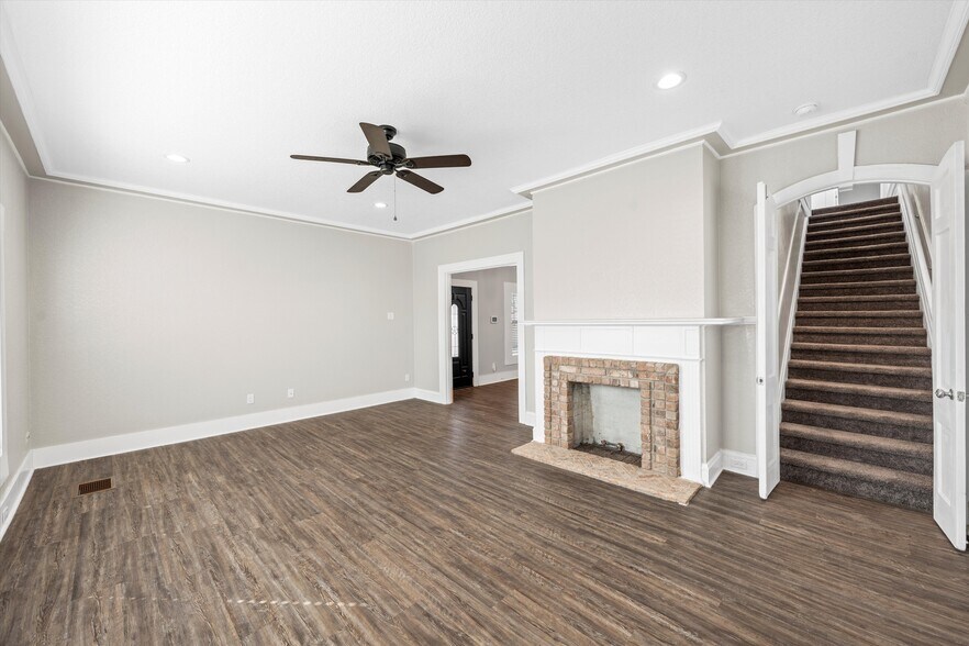 More Photos Of 1314 N 15th St, Waco General Retail For Sale