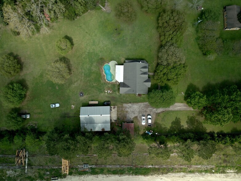 More Photos Of 18135 N Highway 75, Willis Specialty For Sale