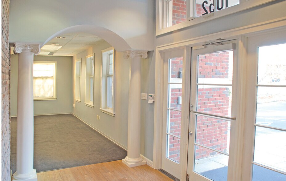More Photos Of 1052 Oakhaven Rd, Memphis Office For Sale
