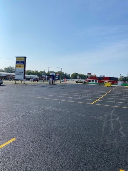 More Photos Of 1000-1006 1st Ave, Rock Falls Unknown For Lease