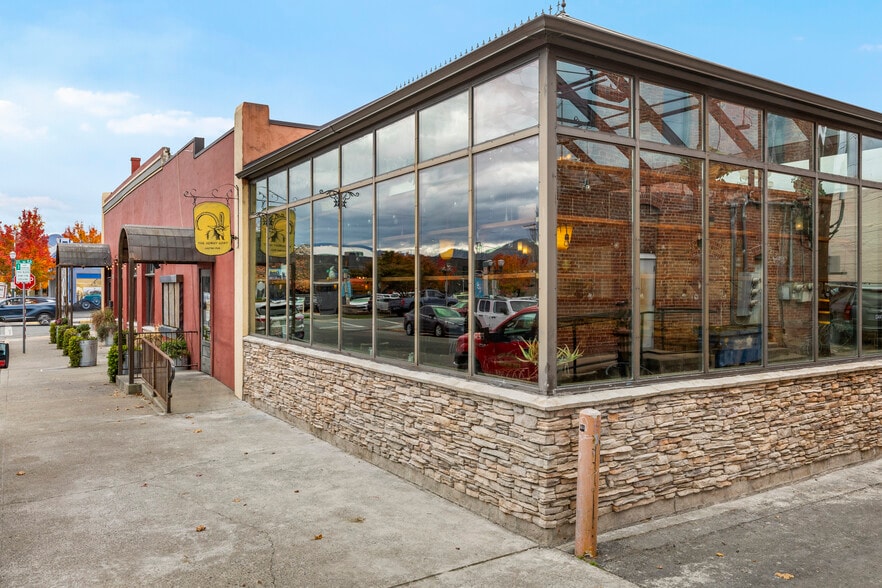 More Photos Of 234 SW 5th St, Grants Pass Restaurant For Sale