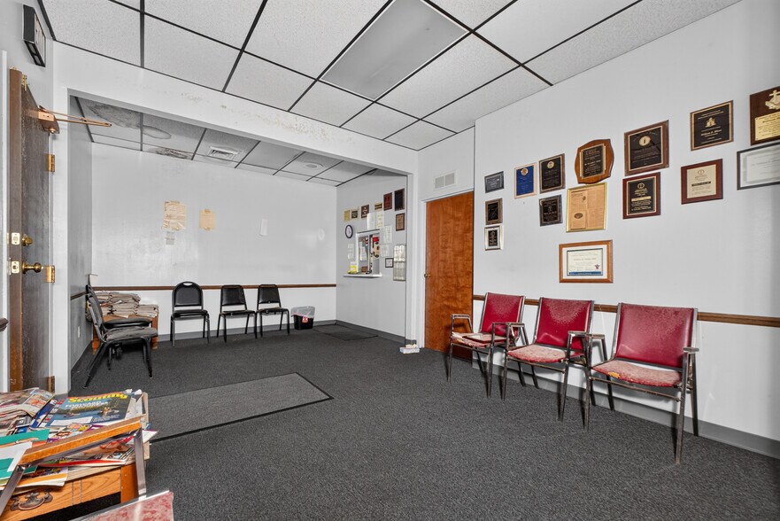 More Photos Of 13300 New Halls Ferry Rd, Florissant Medical For Sale